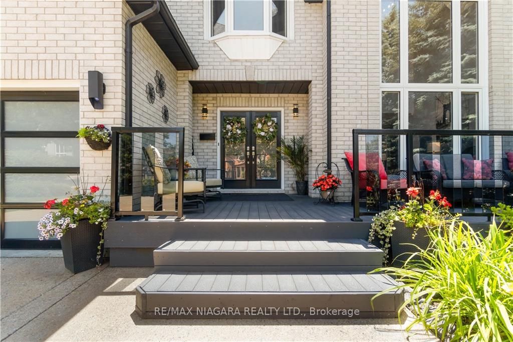 10 Meadowbrook Lane