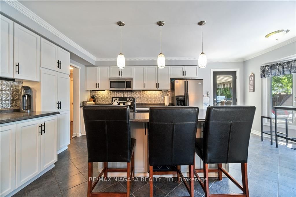 10 Meadowbrook Lane