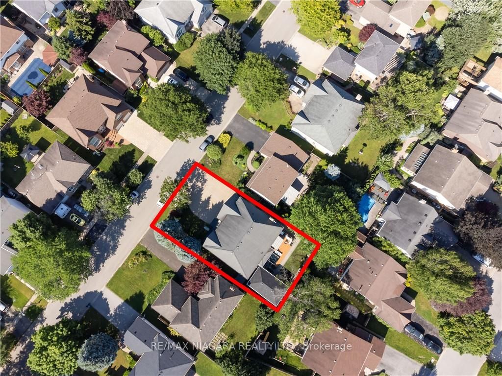 10 Meadowbrook Lane