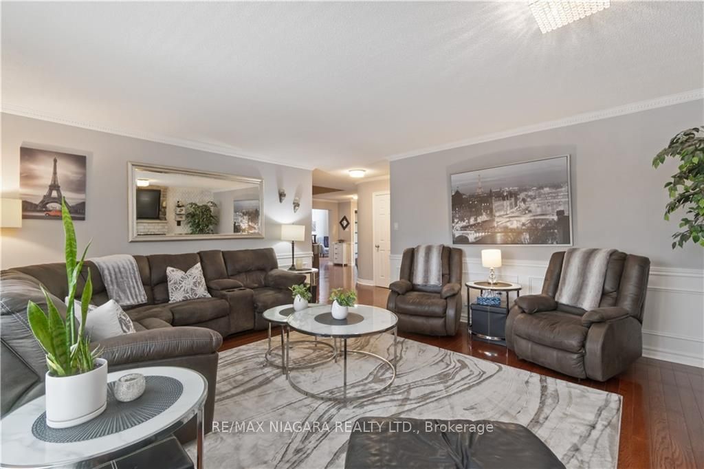 10 Meadowbrook Lane