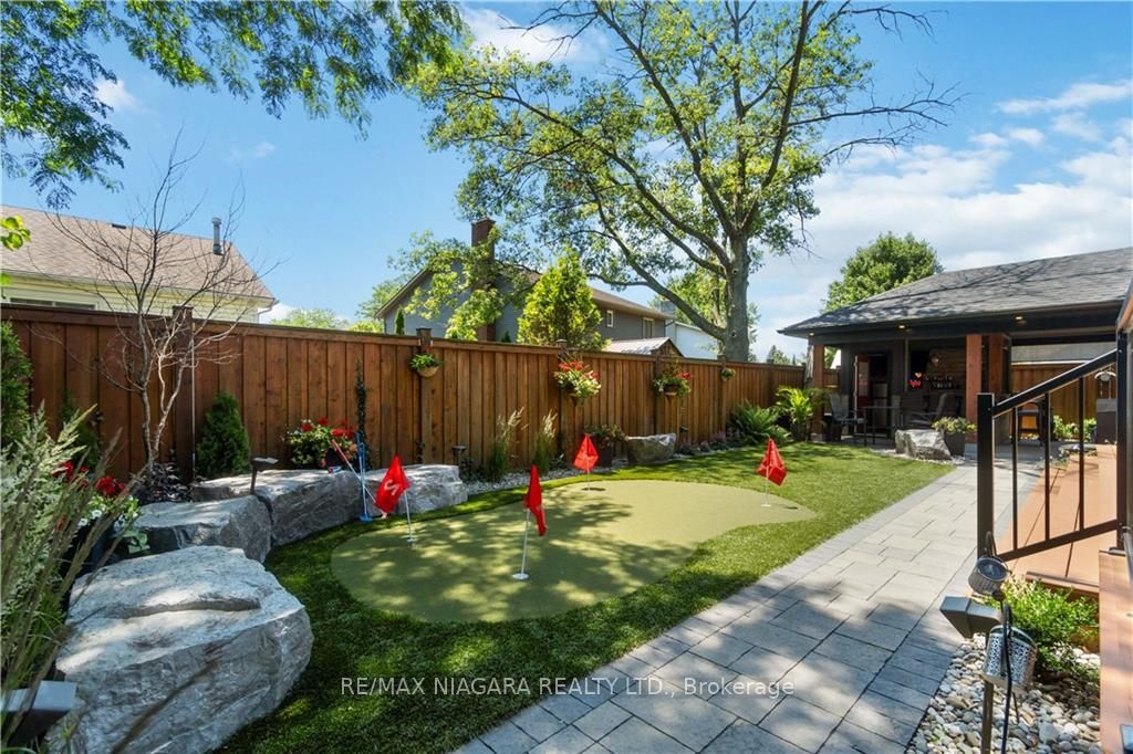 10 Meadowbrook Lane