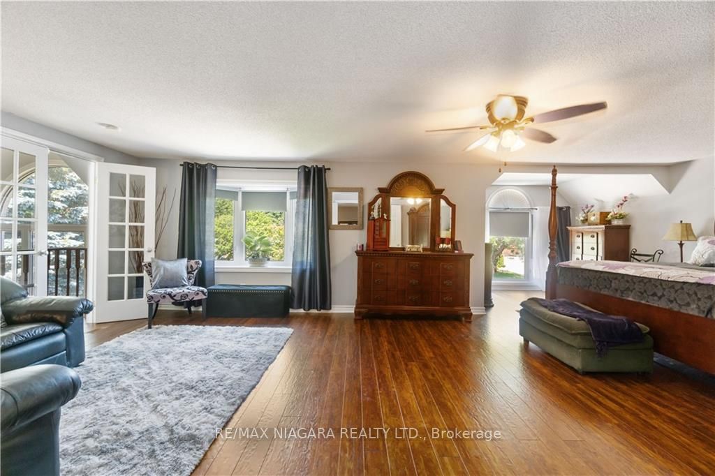 10 Meadowbrook Lane