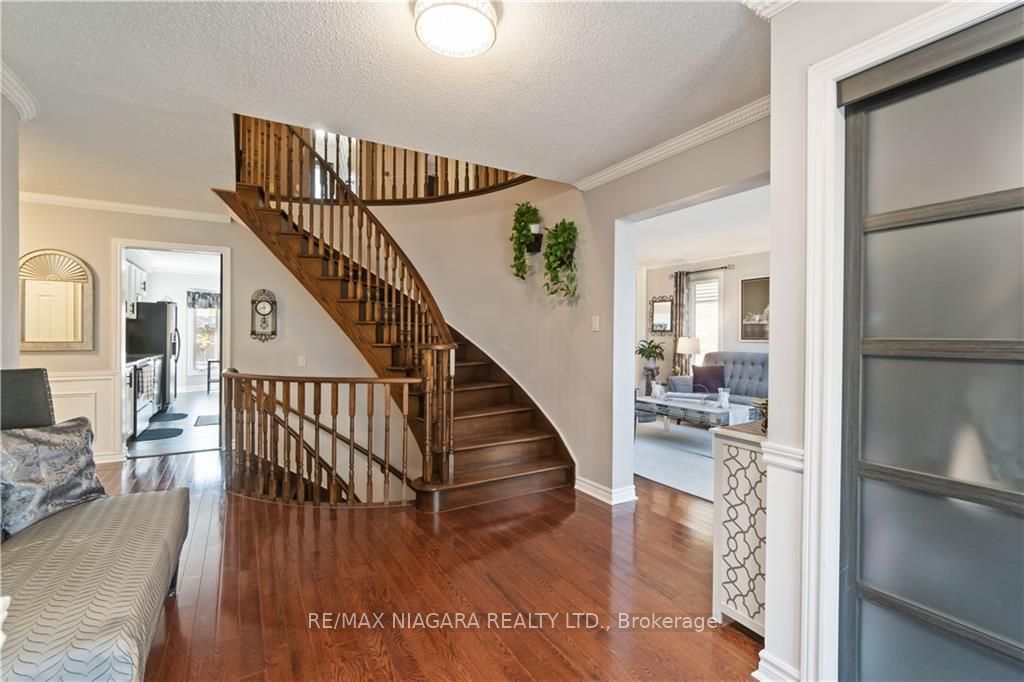 10 Meadowbrook Lane