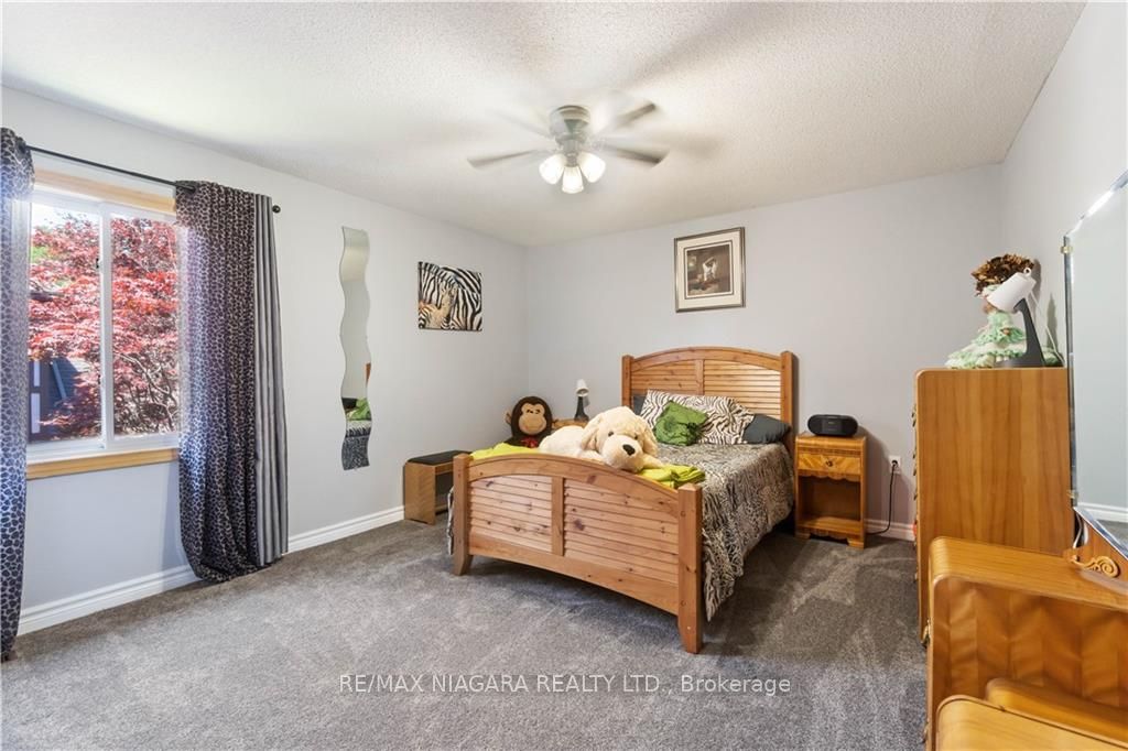 10 Meadowbrook Lane