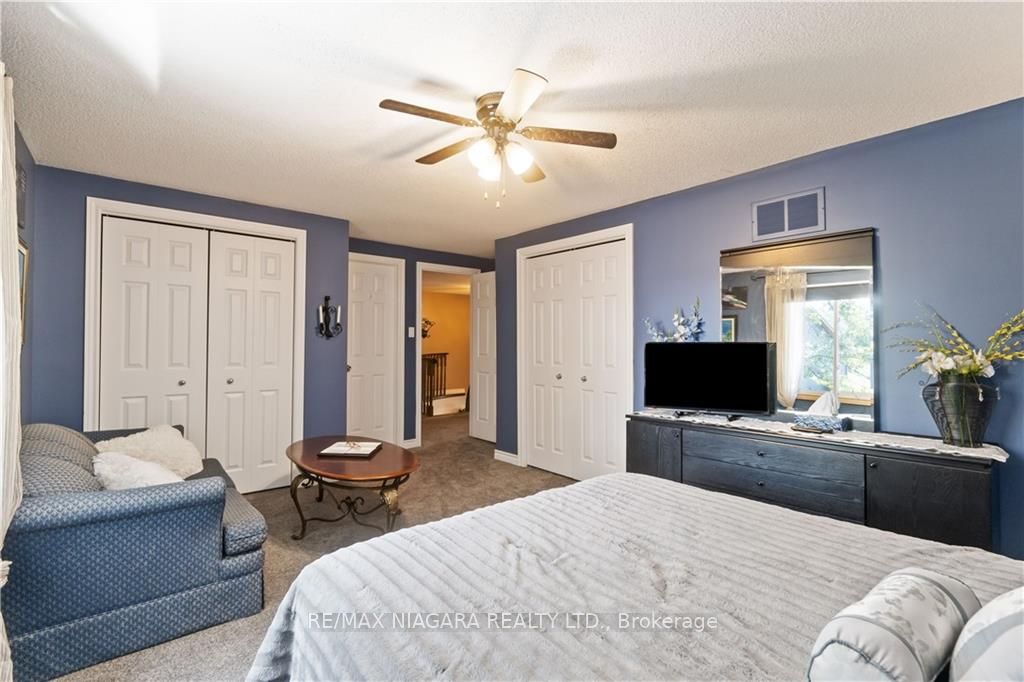 10 Meadowbrook Lane