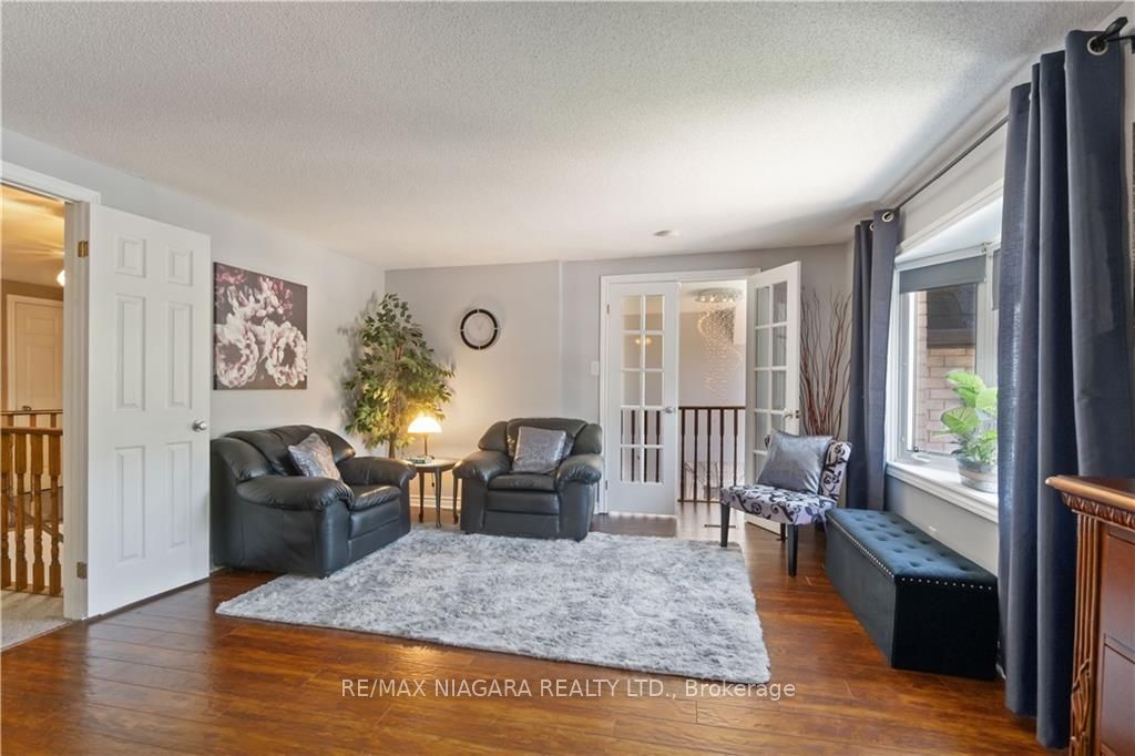 10 Meadowbrook Lane