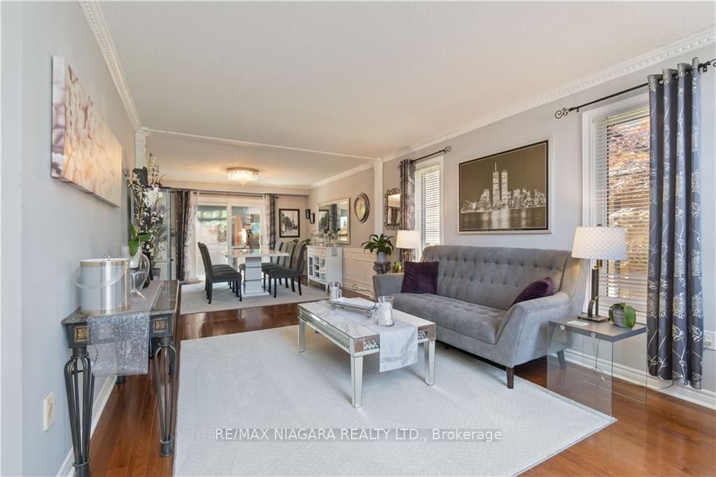 10 Meadowbrook Lane