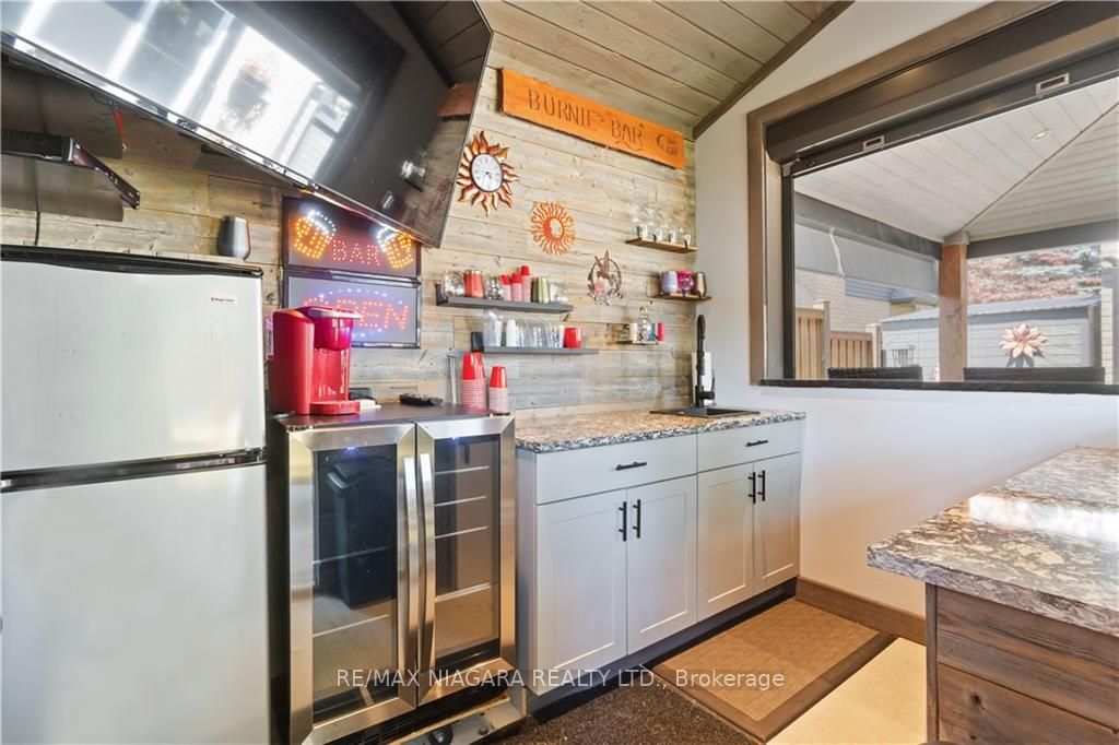 10 Meadowbrook Lane