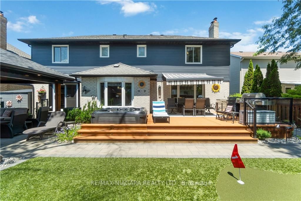 10 Meadowbrook Lane