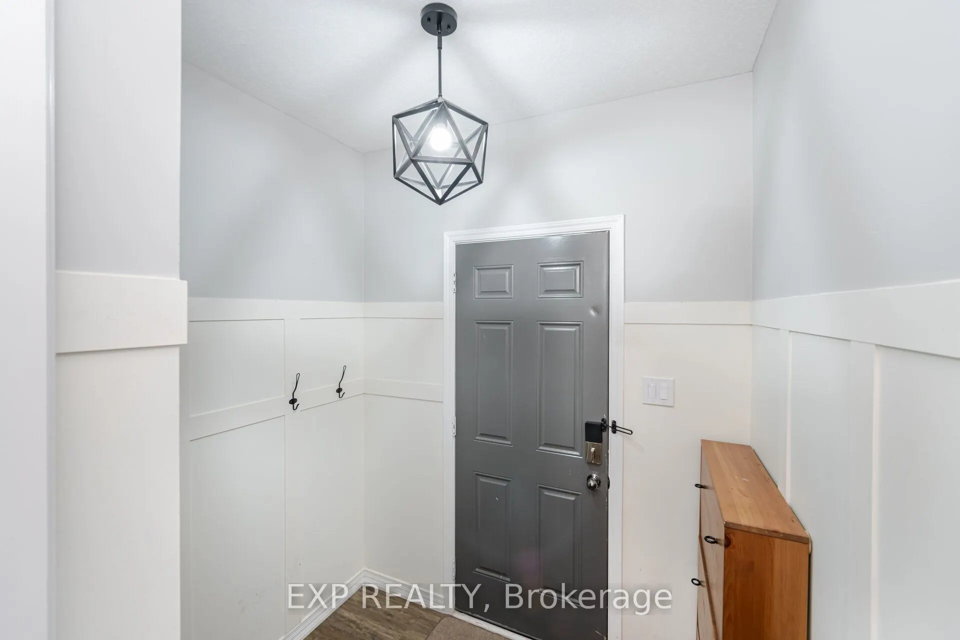 8769 Dogwood Crescent