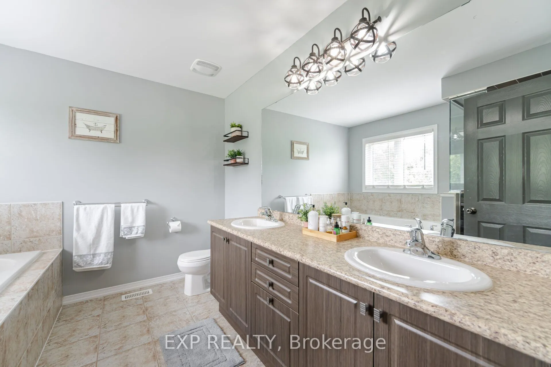 8769 Dogwood Crescent