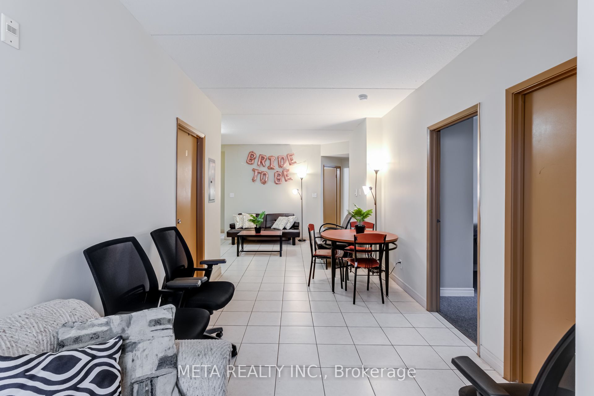 253 Lester Street, #204