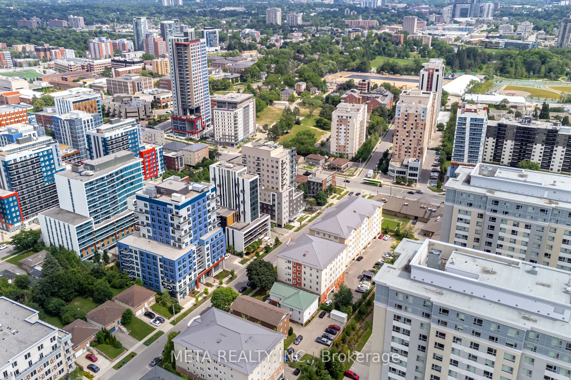 253 Lester Street, #204