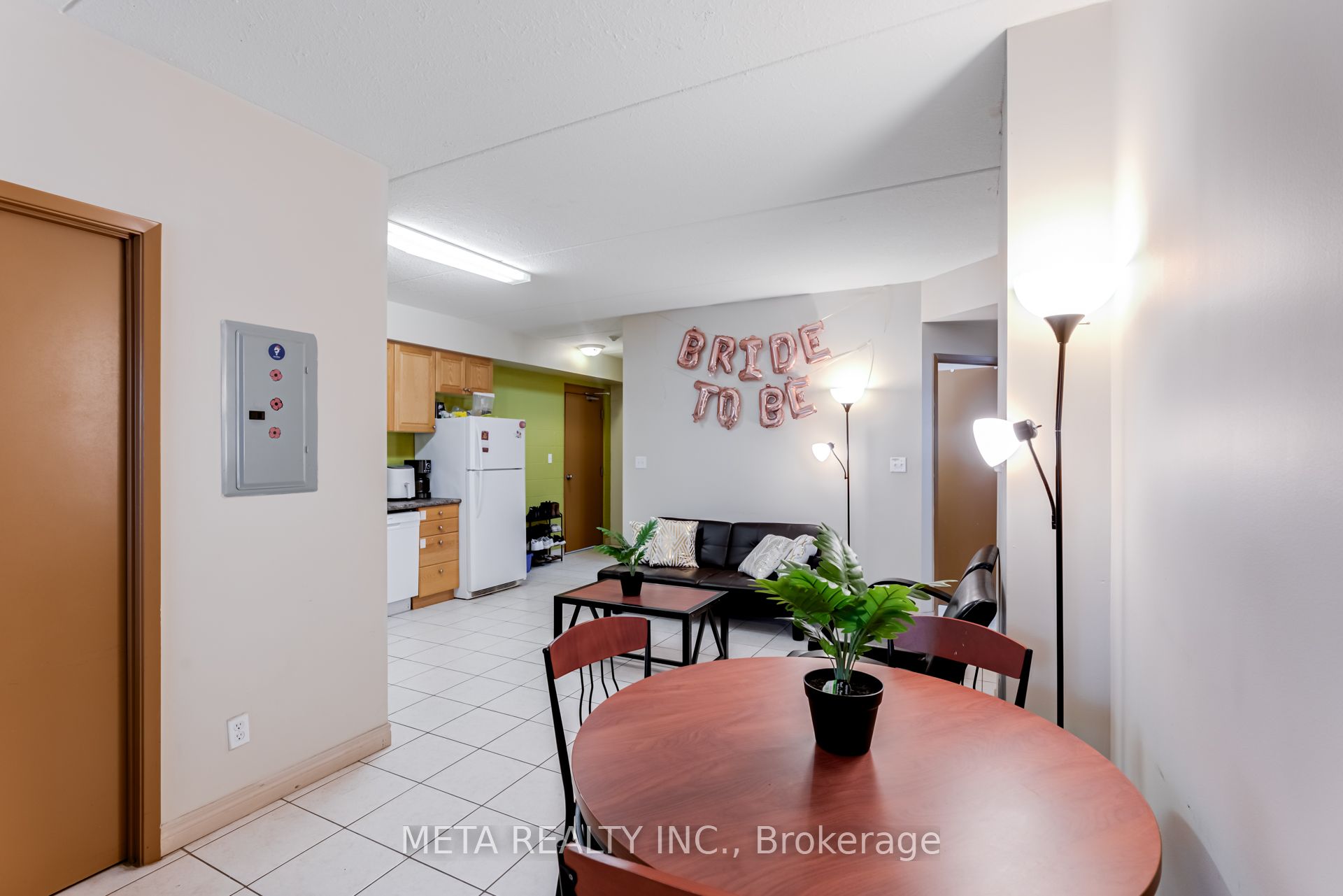 253 Lester Street, #204