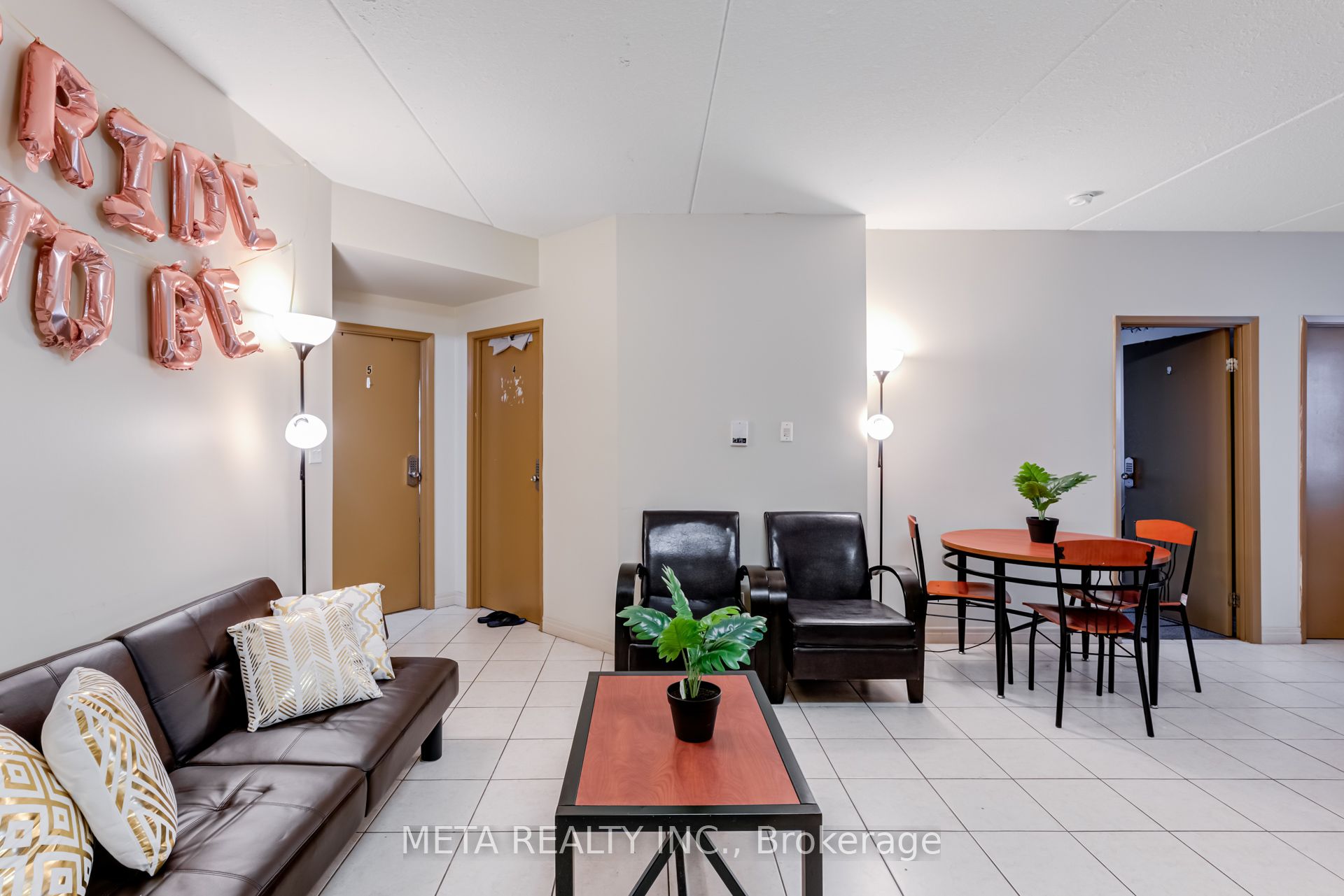 253 Lester Street, #204