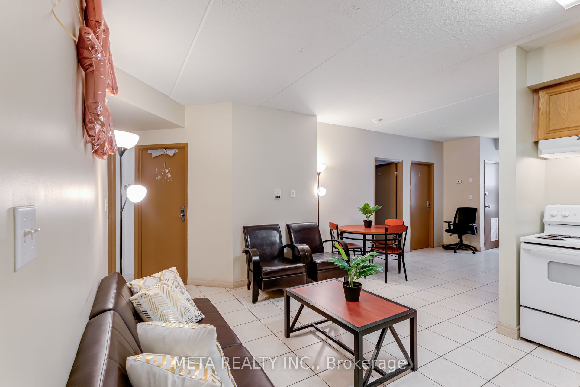 253 Lester Street, #204