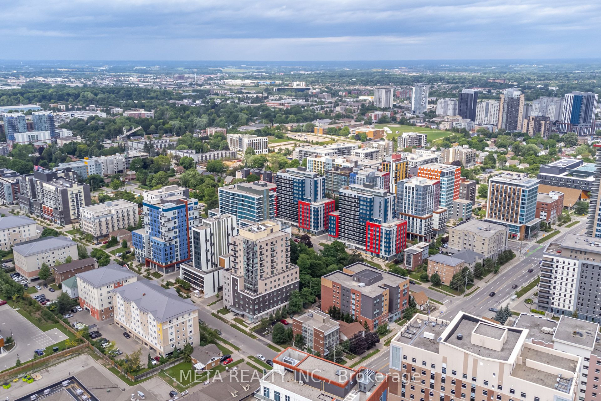 253 Lester Street, #204