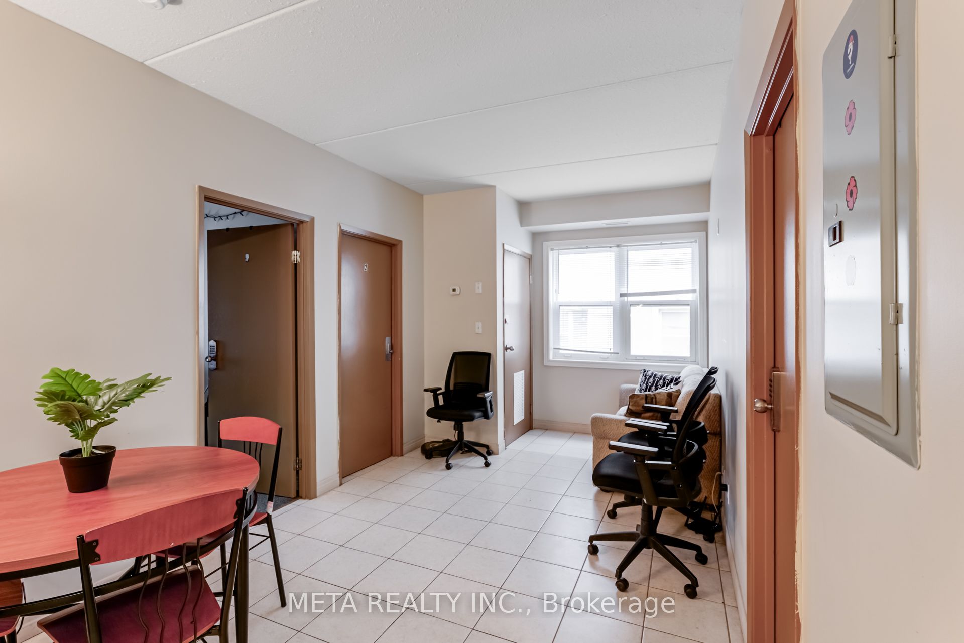 253 Lester Street, #204
