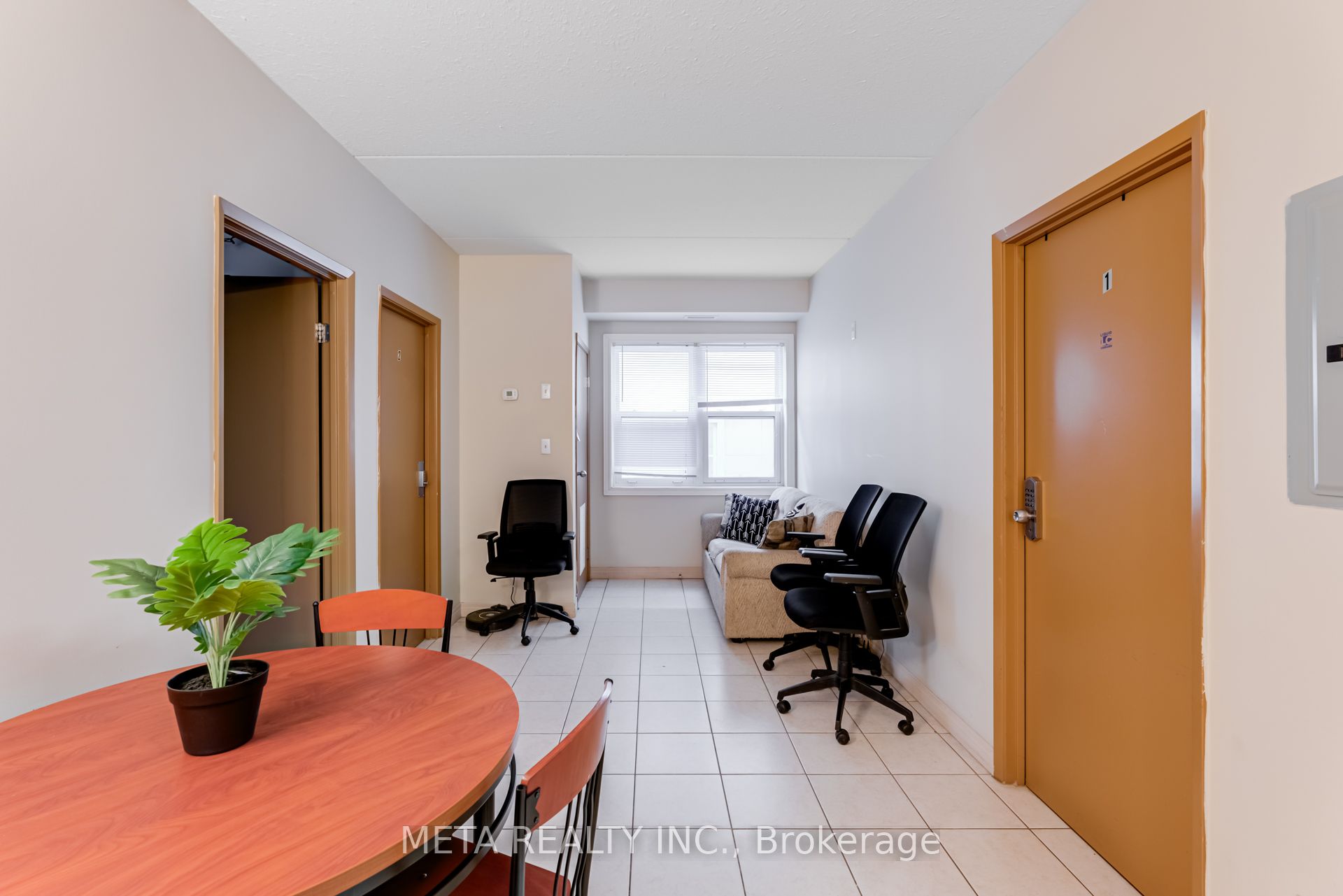 253 Lester Street, #204