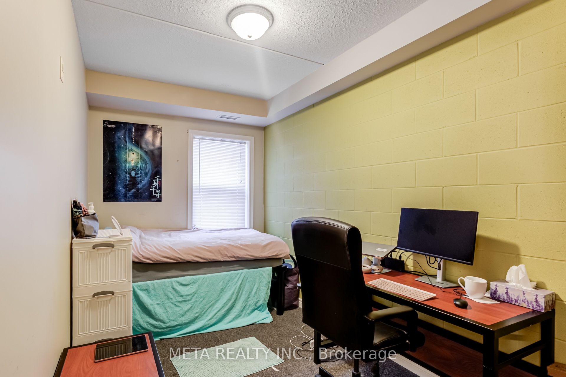 253 Lester Street, #204