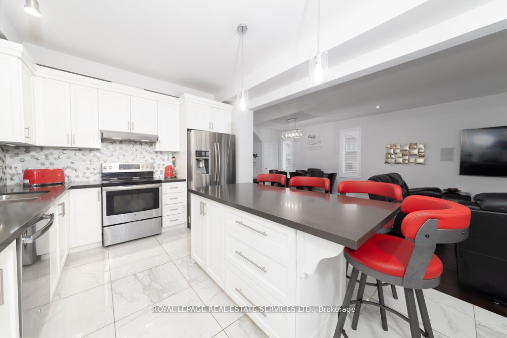 17 Narbonne Crescent