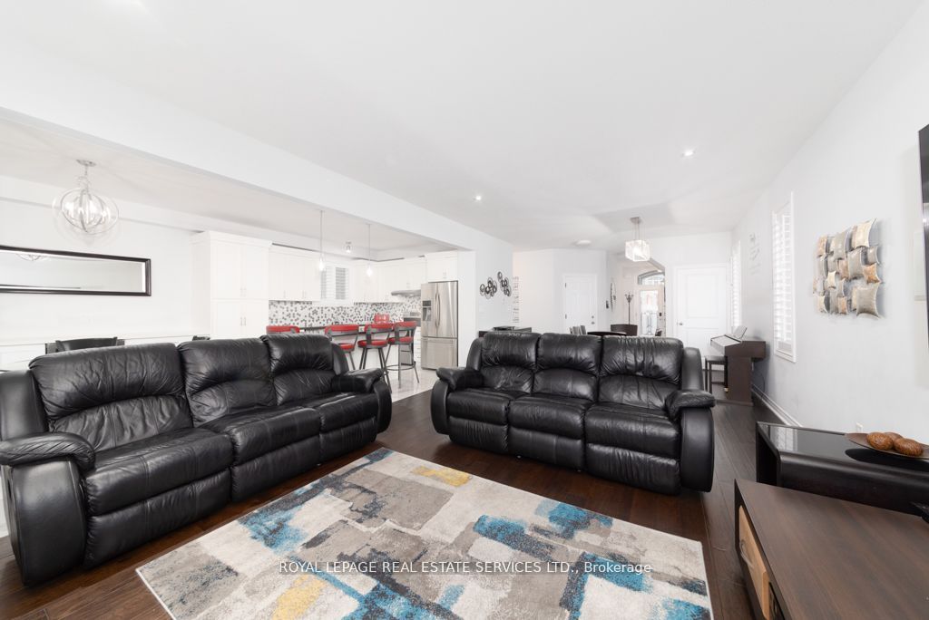 17 Narbonne Crescent