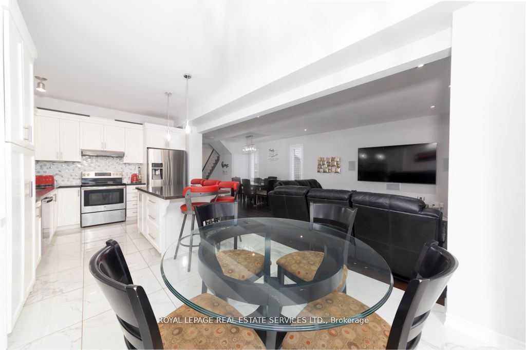 17 Narbonne Crescent