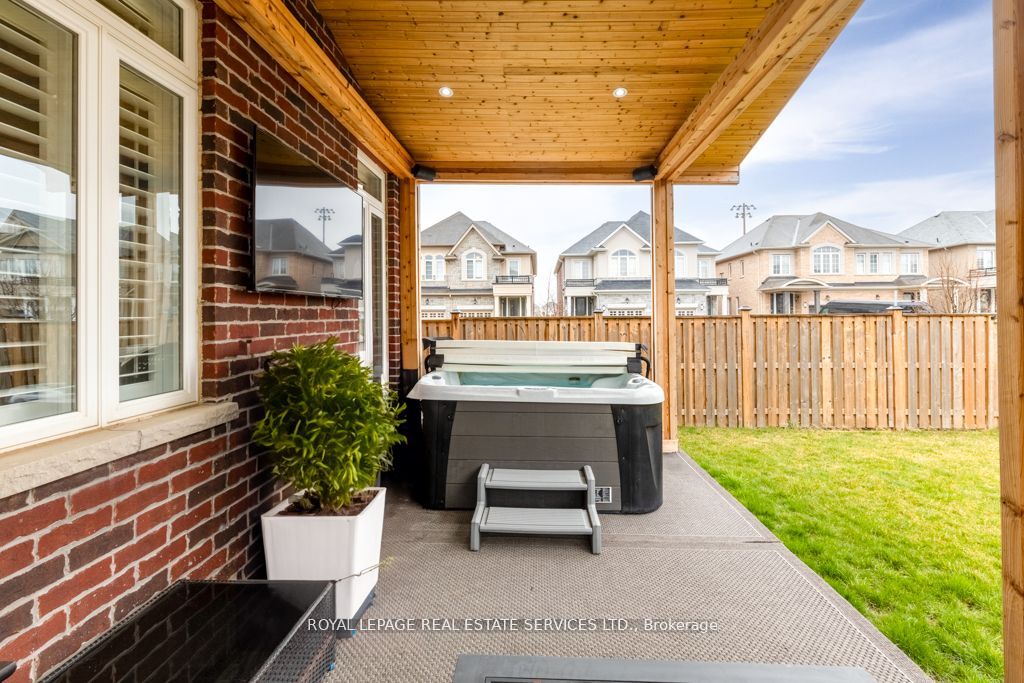 17 Narbonne Crescent