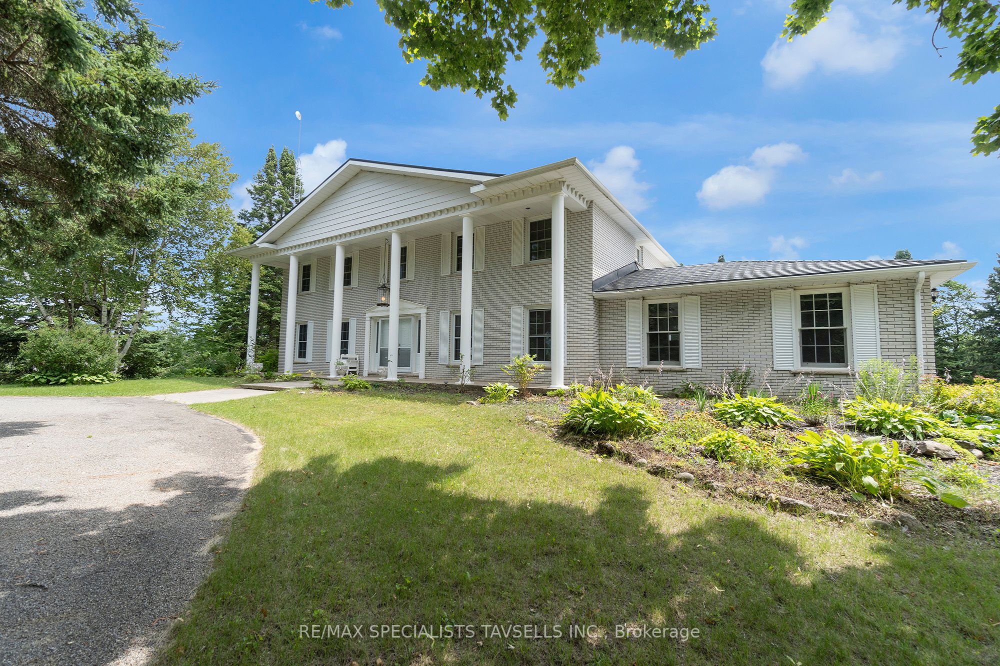 426218 25 Side Road