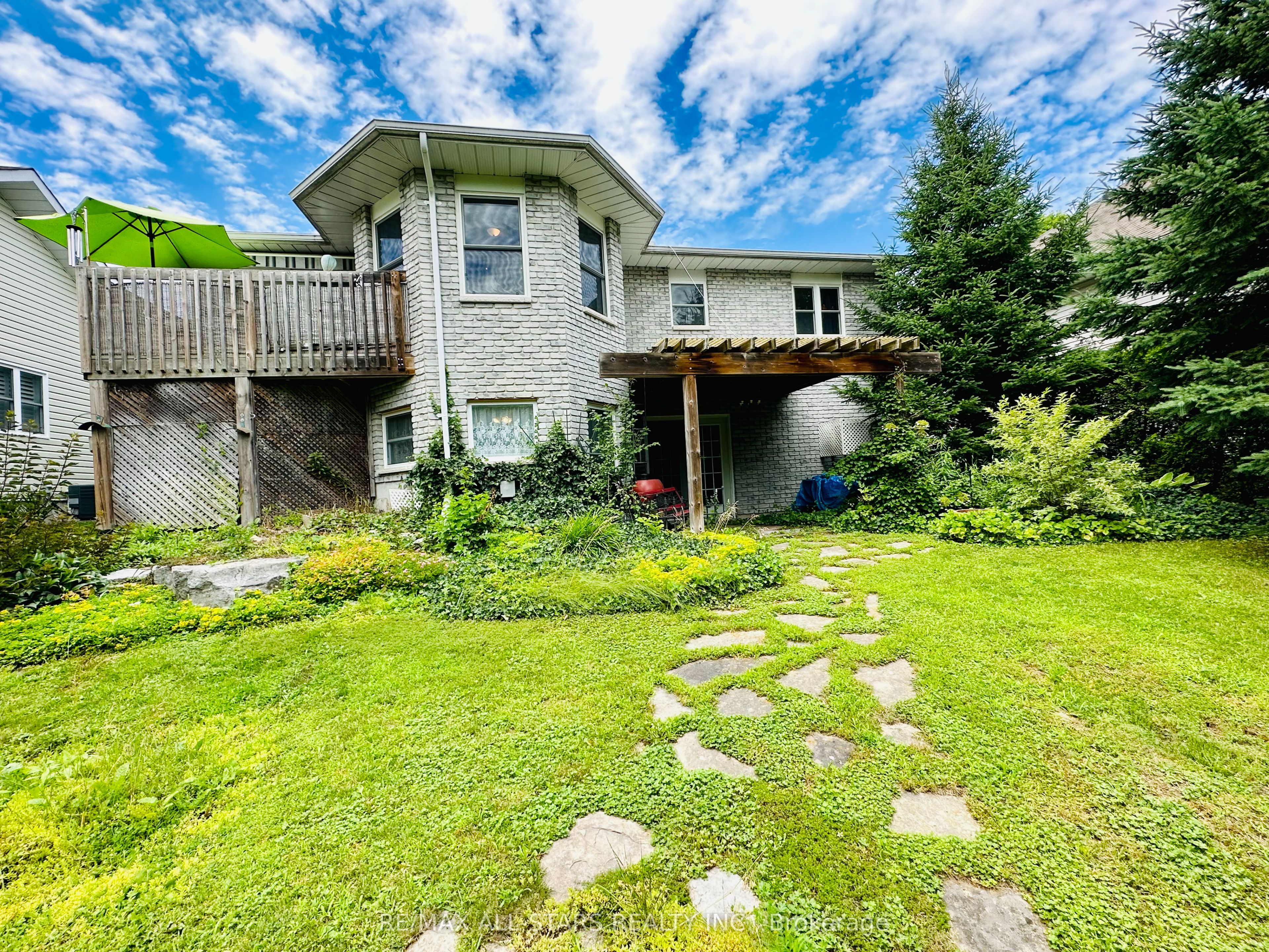 62 Cedartree Lane