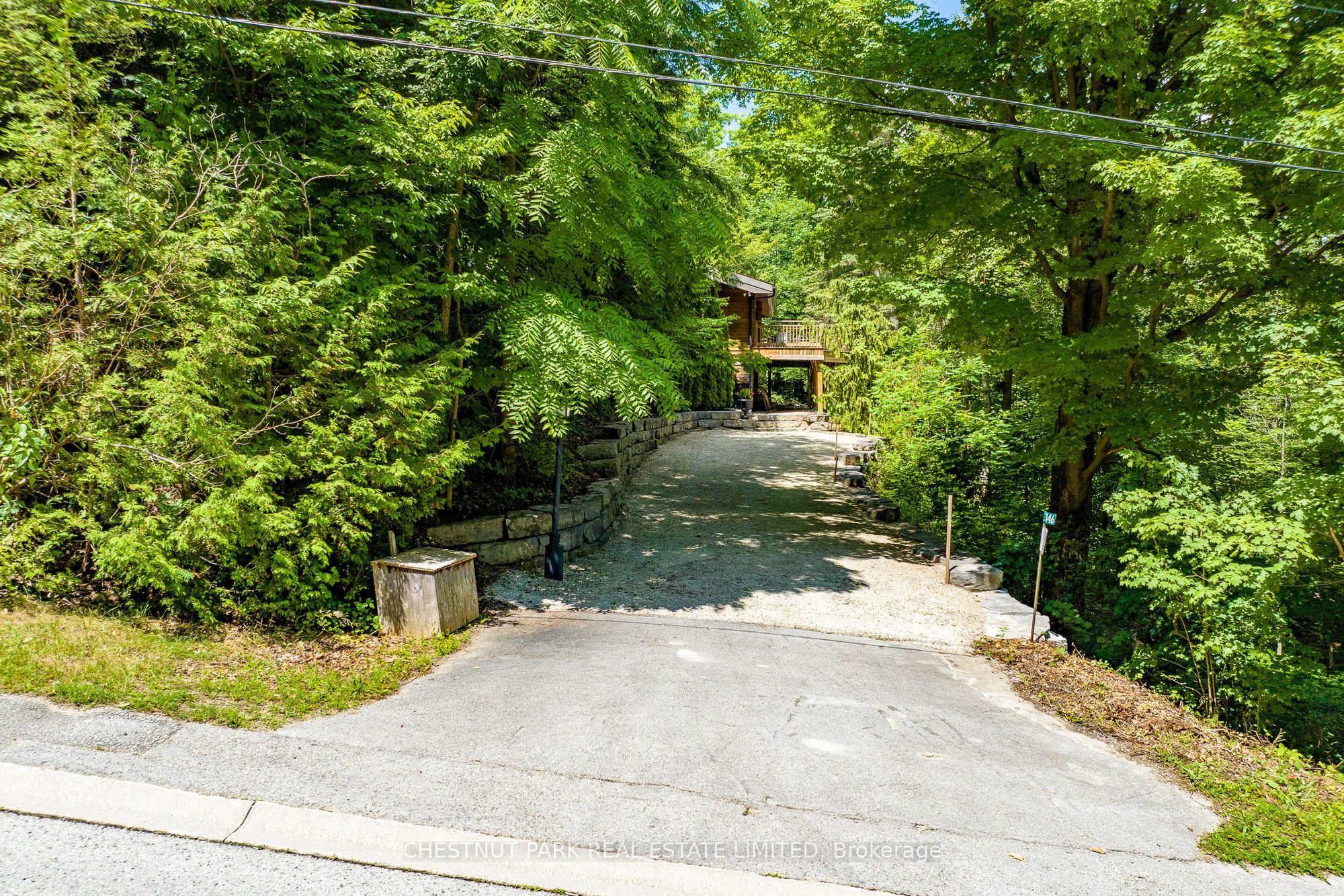 146 CHAMONIX Crescent