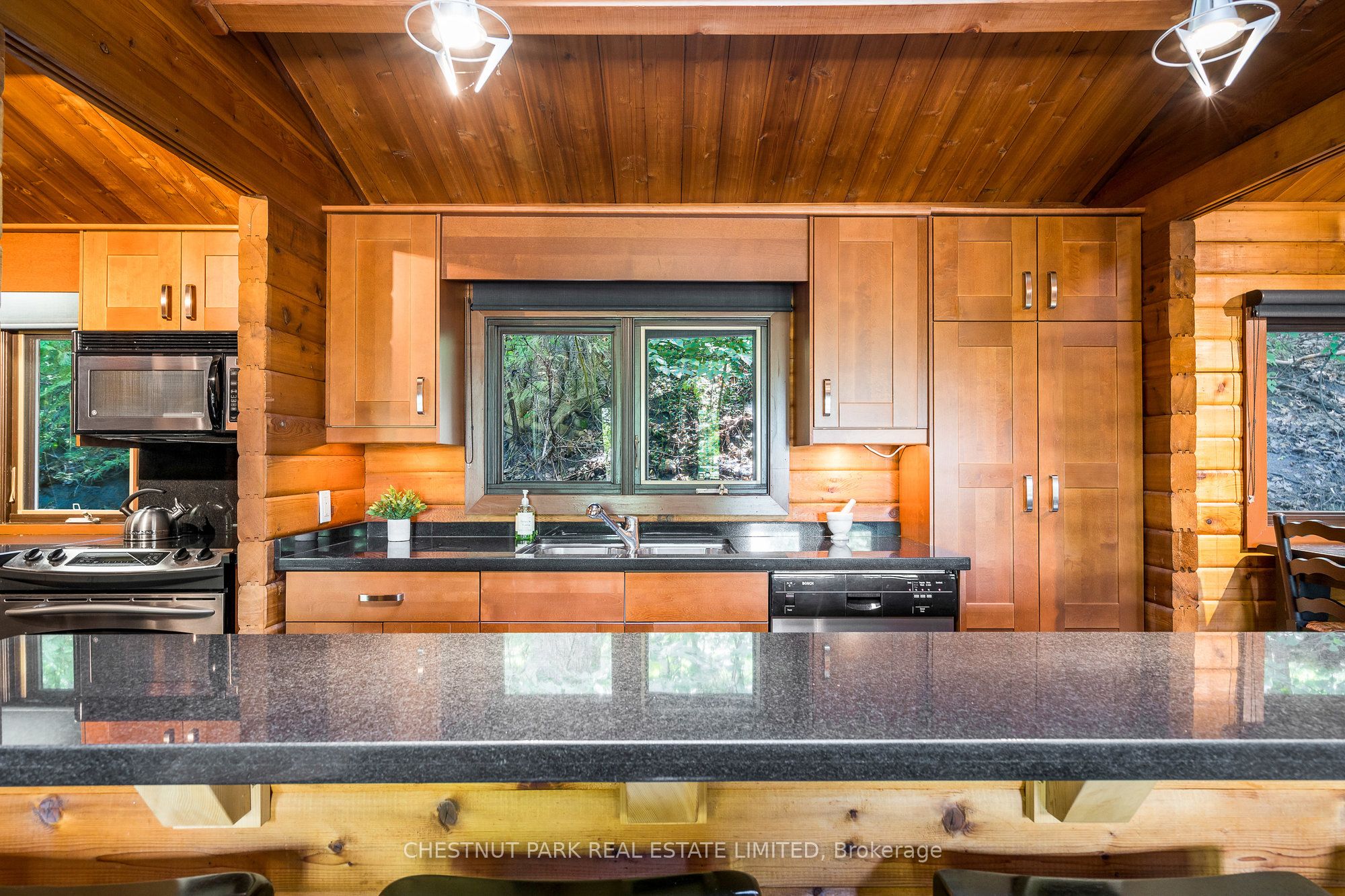 146 CHAMONIX Crescent