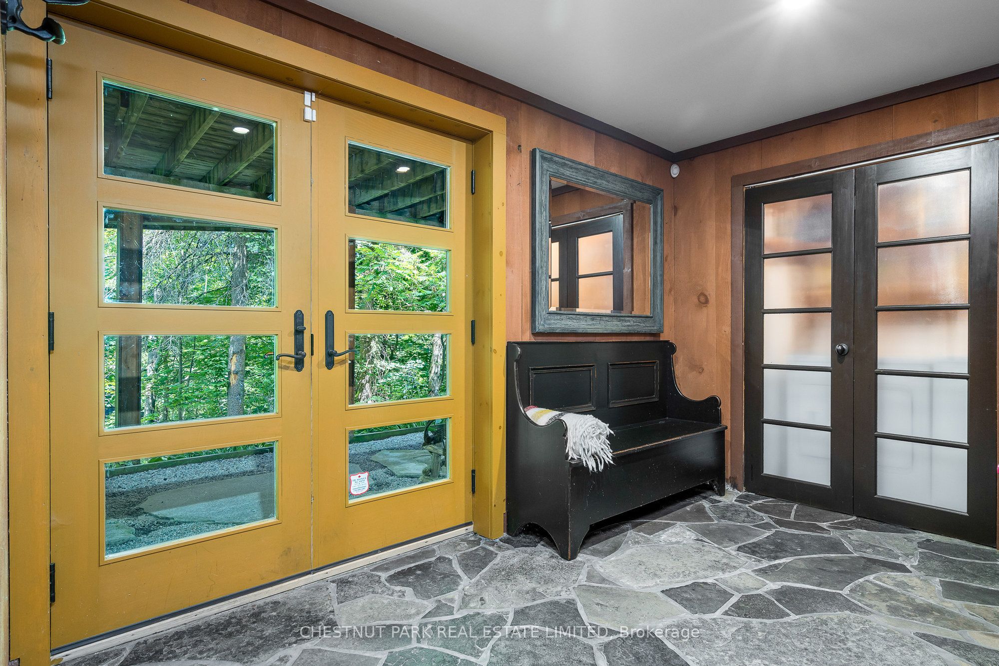 146 CHAMONIX Crescent