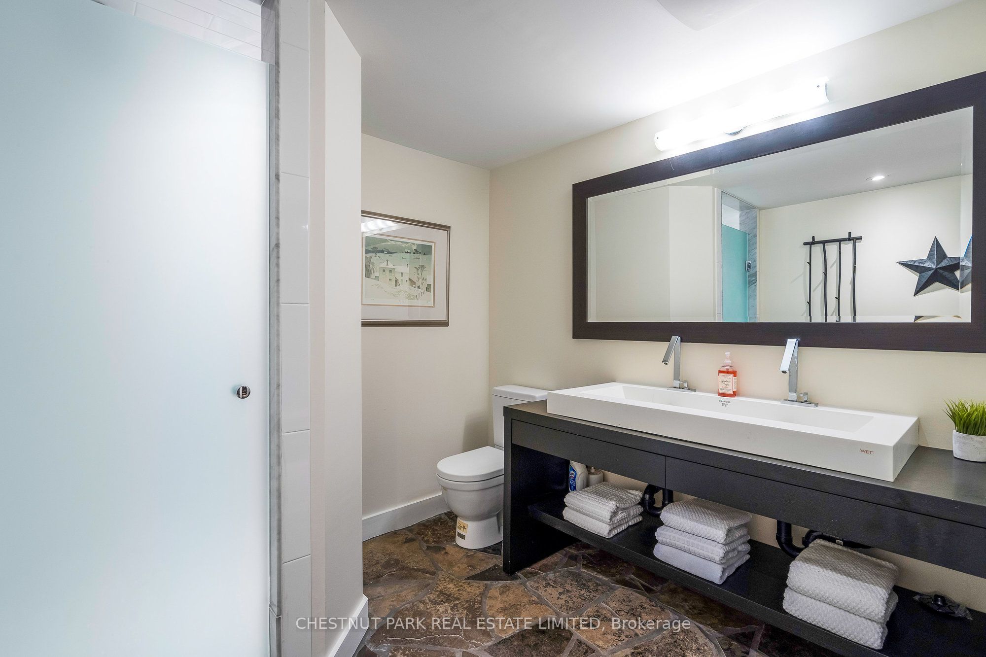 146 CHAMONIX Crescent