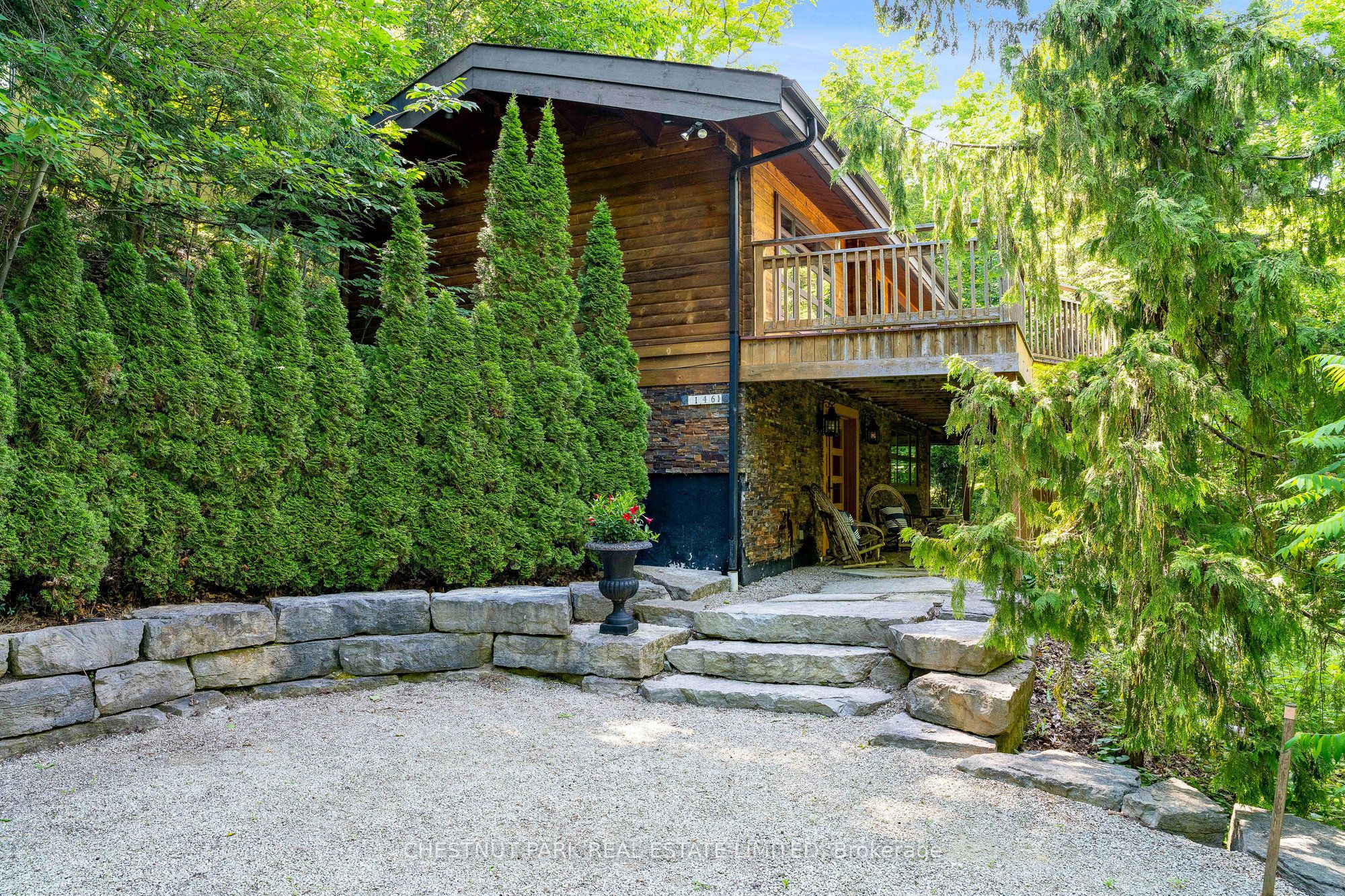 146 CHAMONIX Crescent