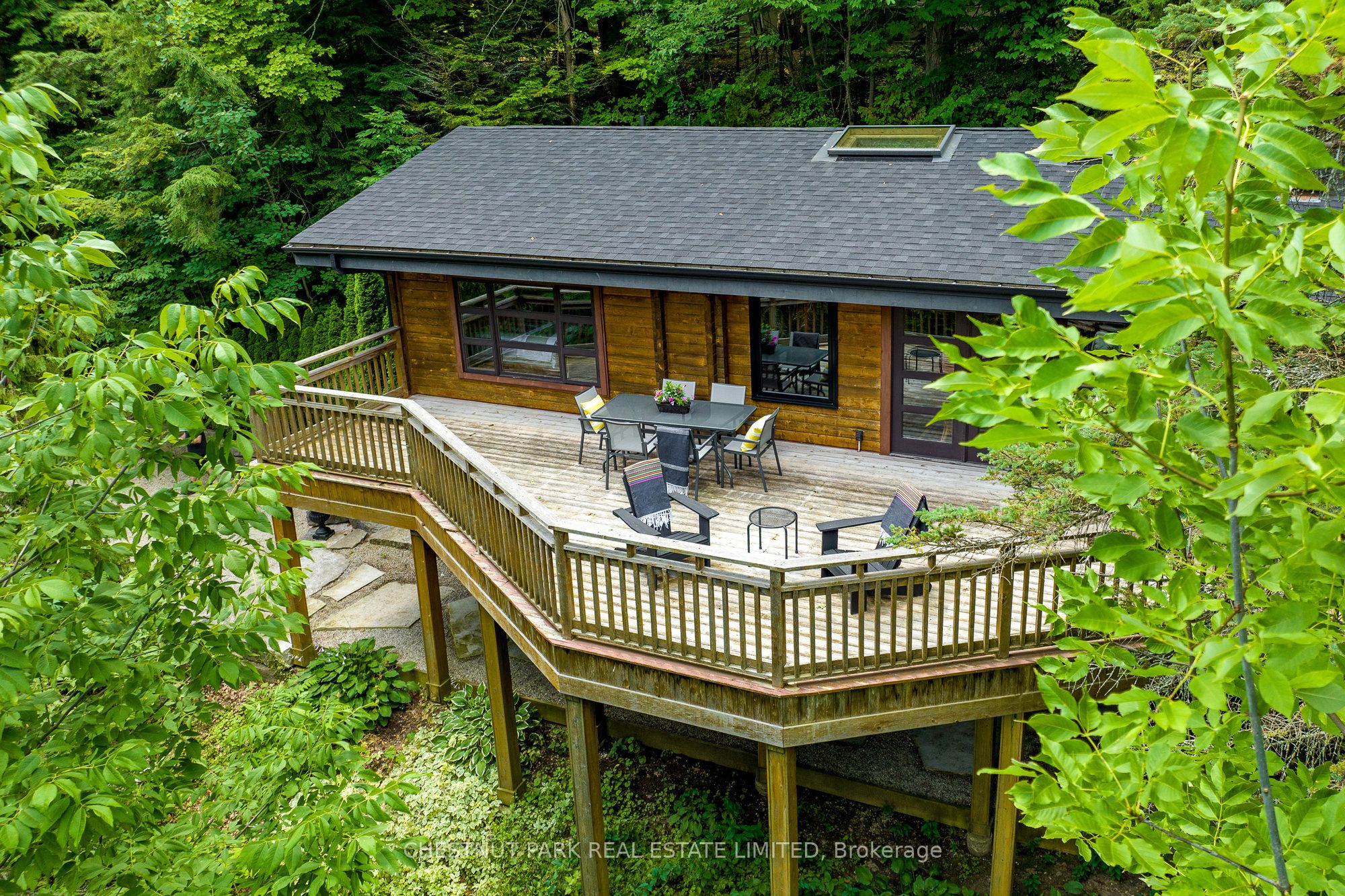 146 CHAMONIX Crescent