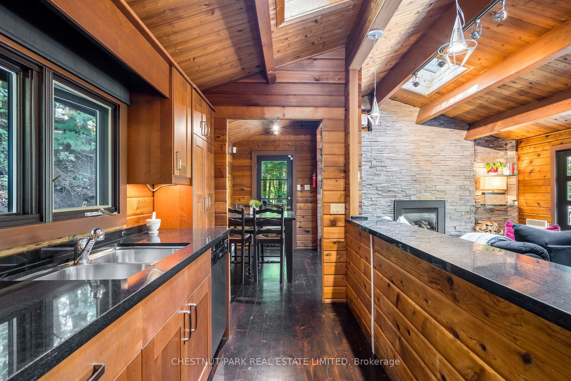 146 CHAMONIX Crescent