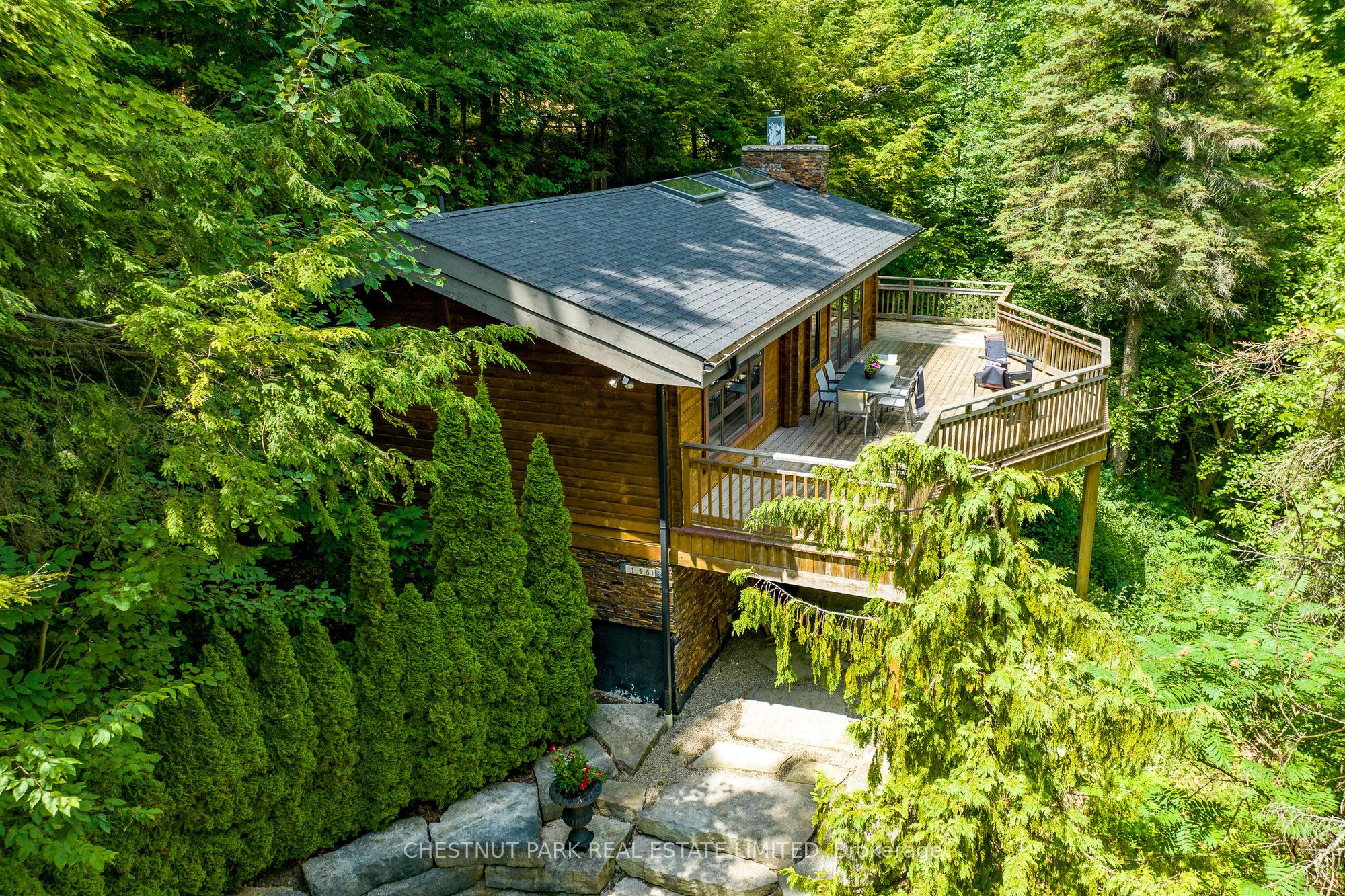 146 CHAMONIX Crescent
