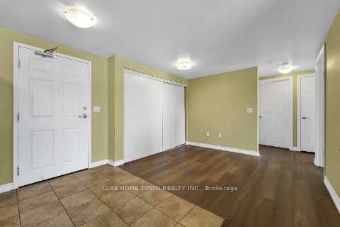 67 Kingsbury Square E, #209