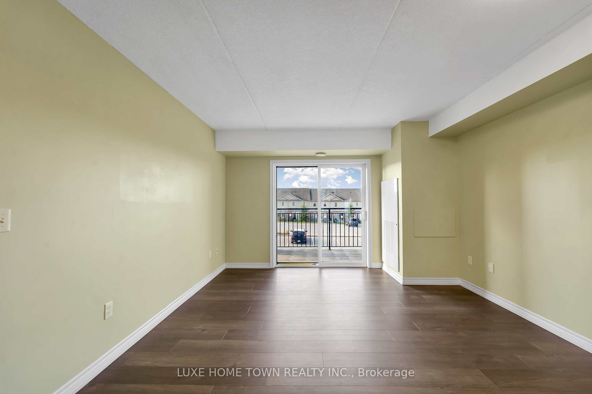 67 Kingsbury Square E, #209