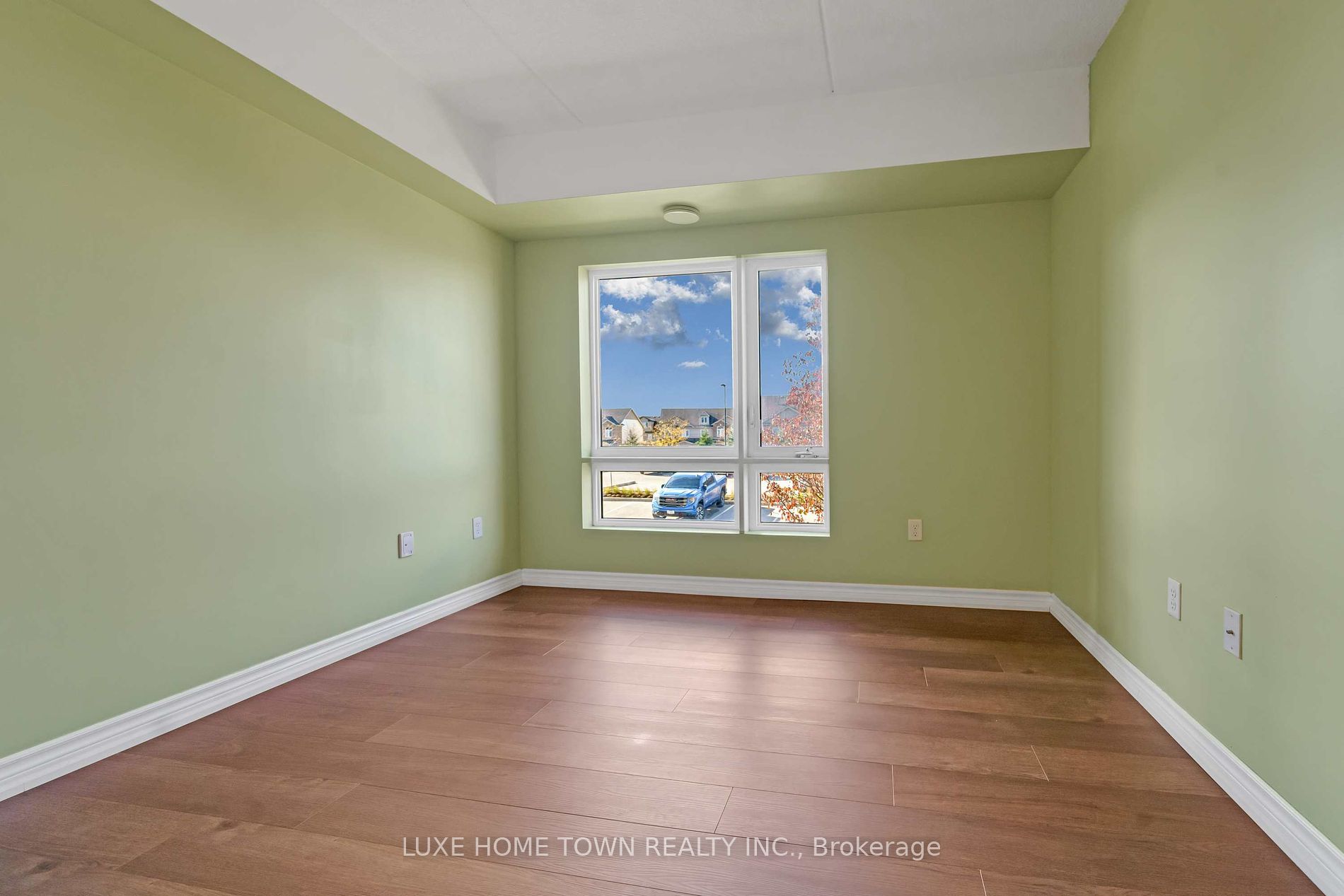 67 Kingsbury Square E, #209