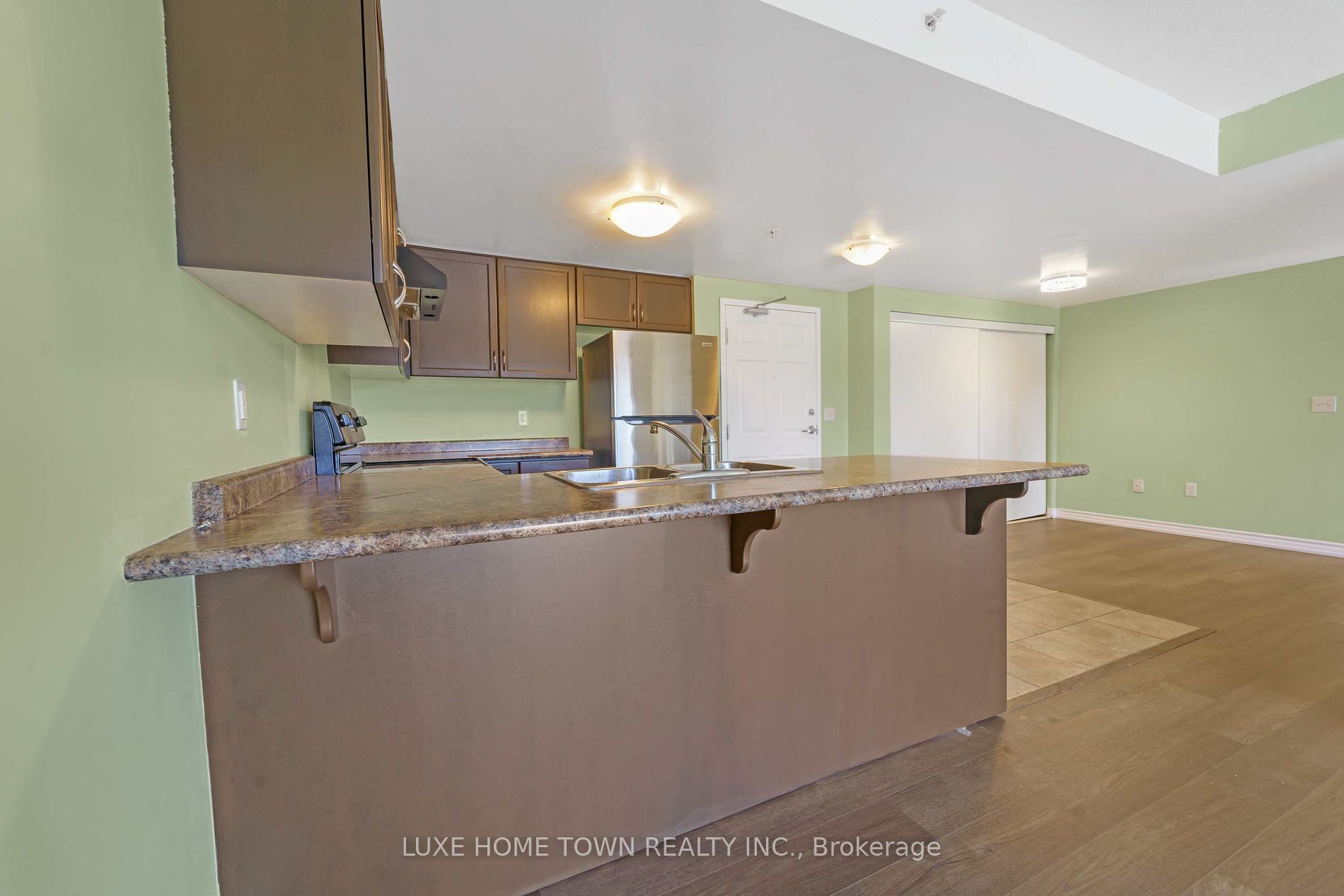 67 Kingsbury Square E, #209