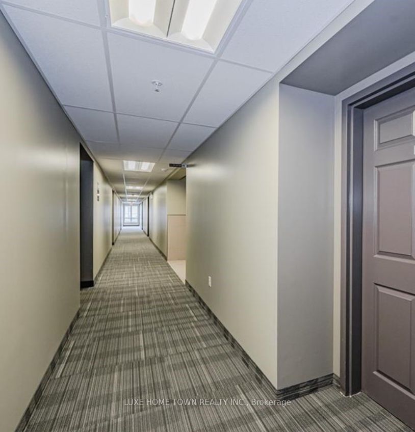 67 Kingsbury Square E, #209