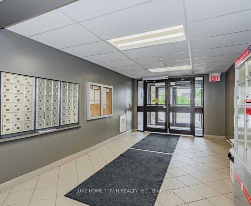 67 Kingsbury Square E, #209