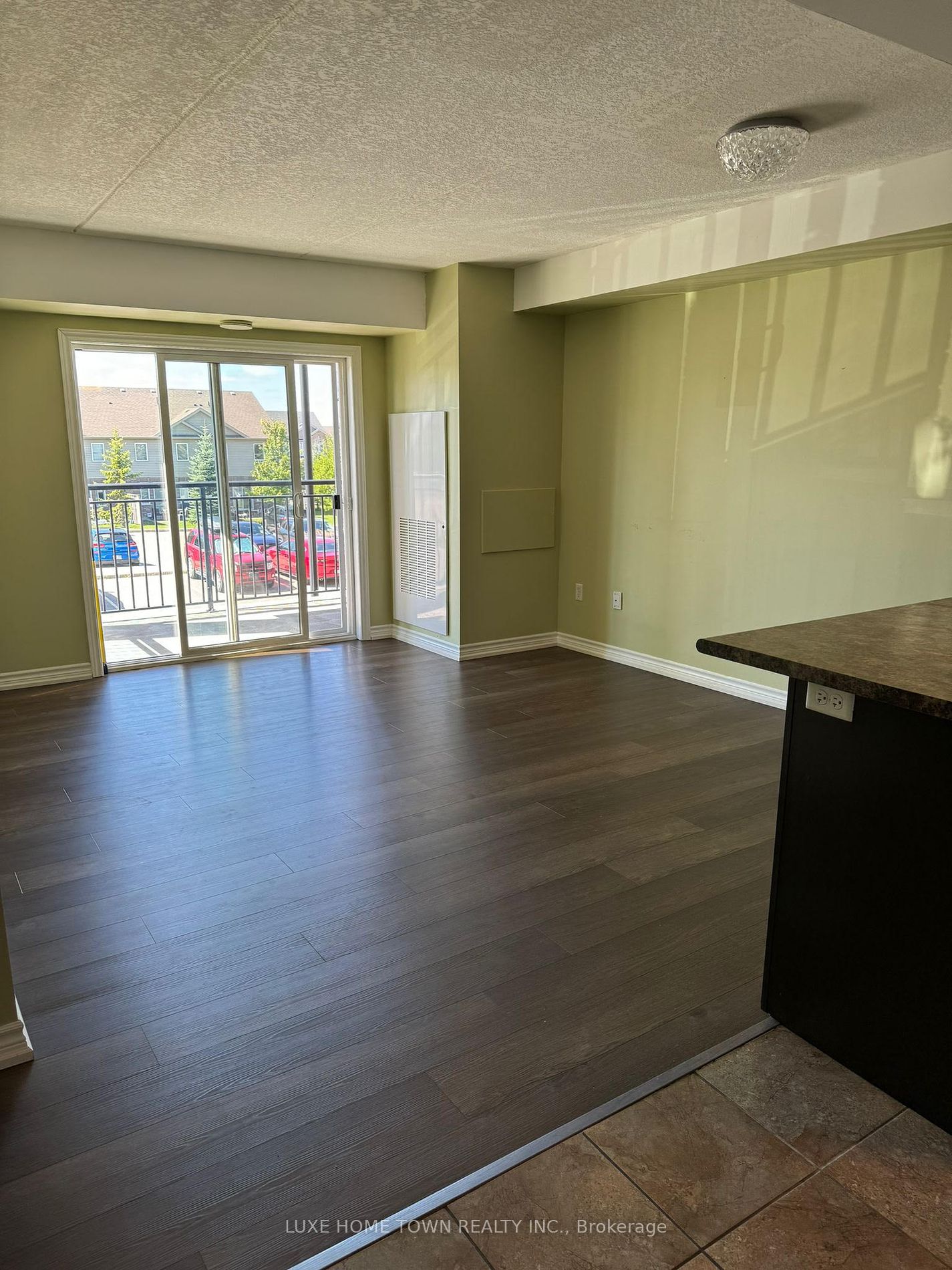 67 Kingsbury Square E, #209