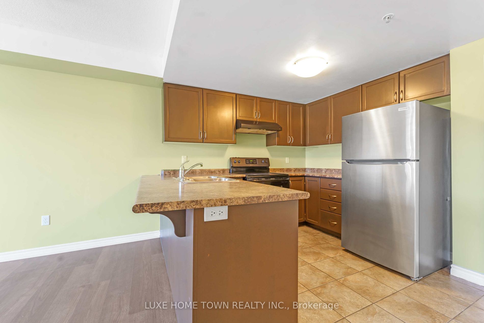 67 Kingsbury Square E, #209