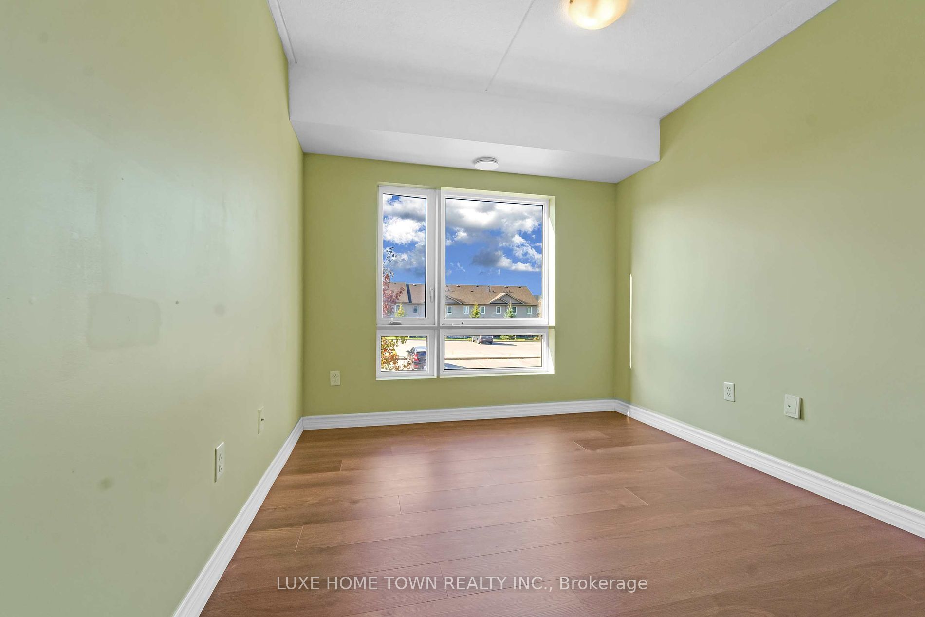 67 Kingsbury Square E, #209