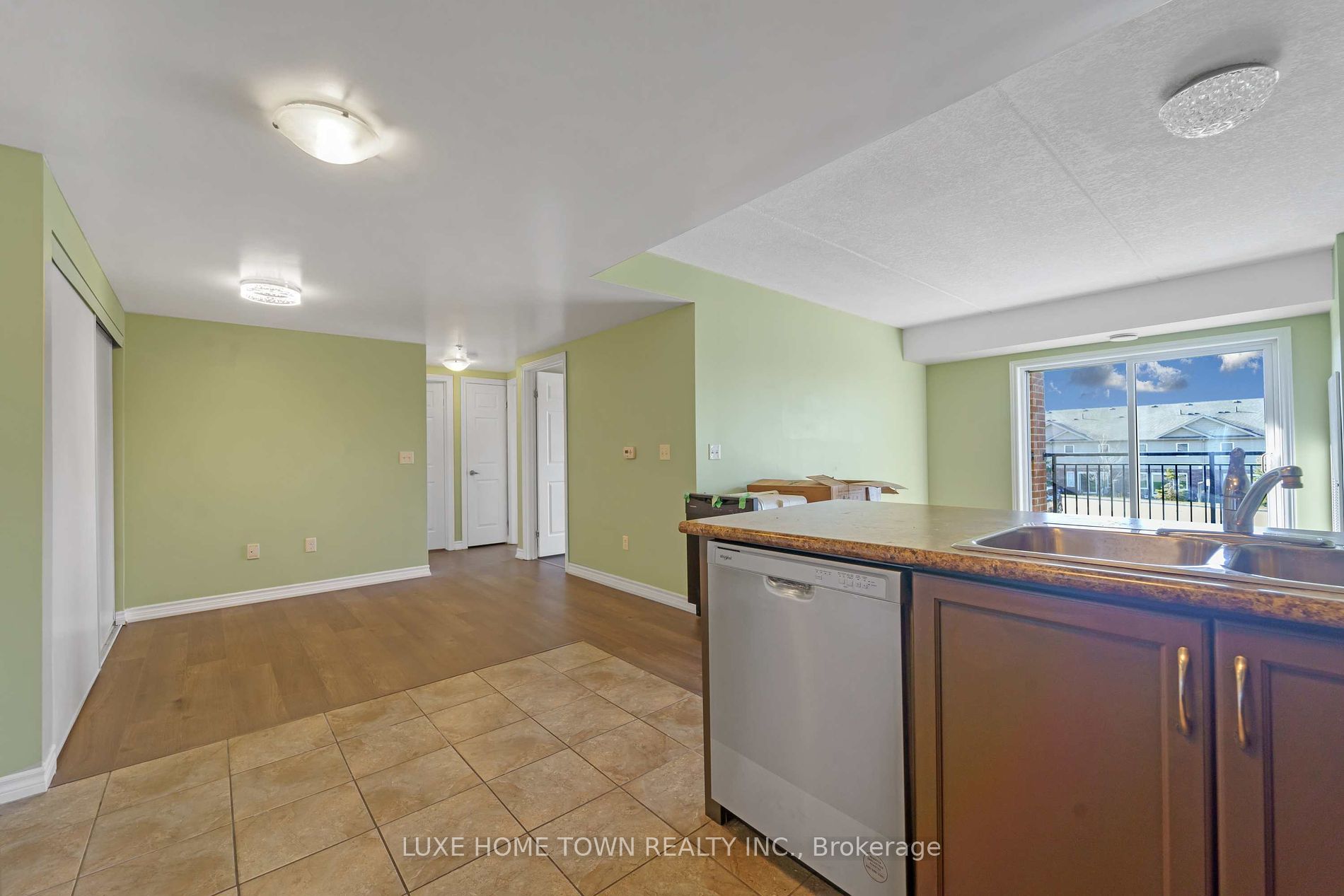 67 Kingsbury Square E, #209