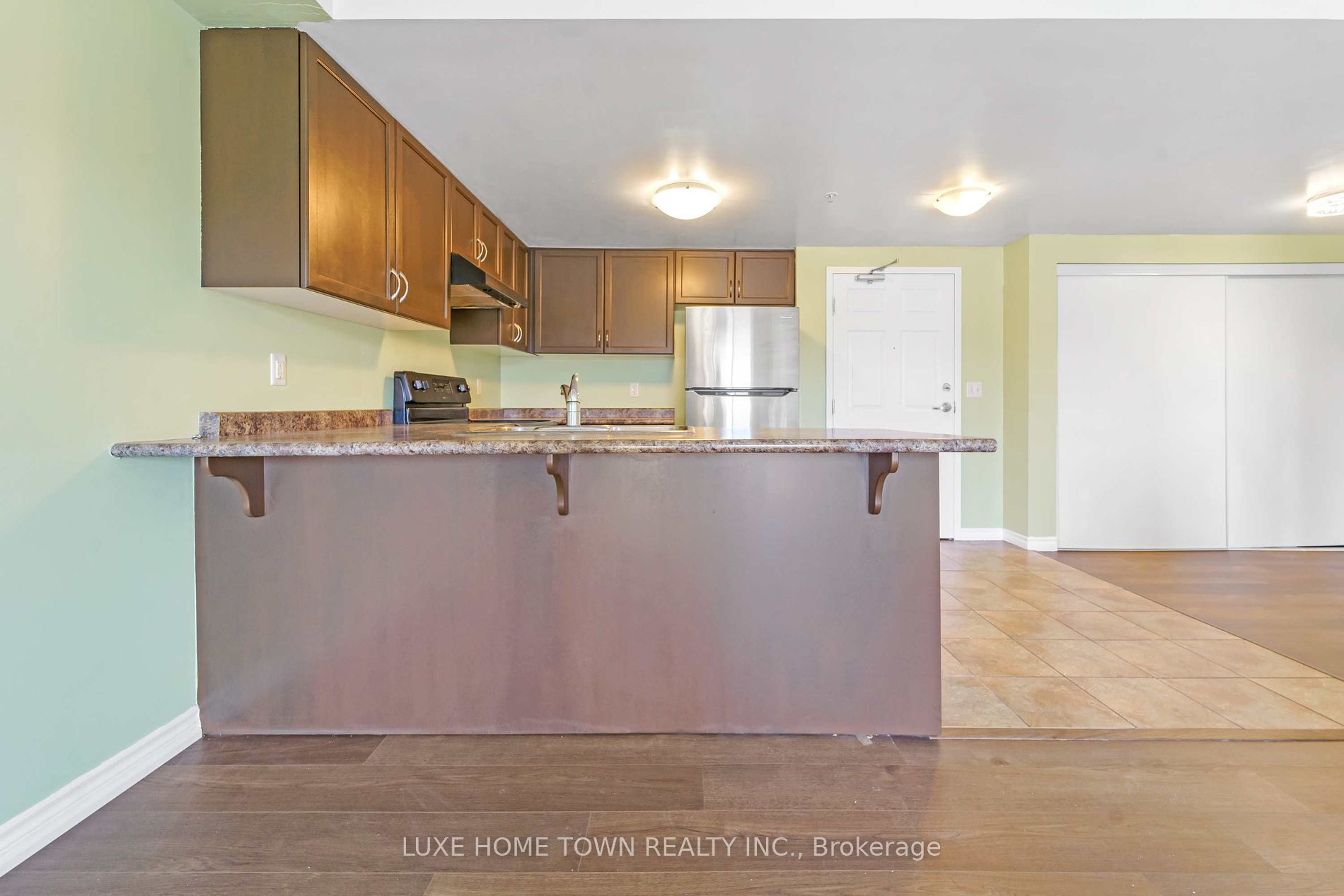 67 Kingsbury Square E, #209