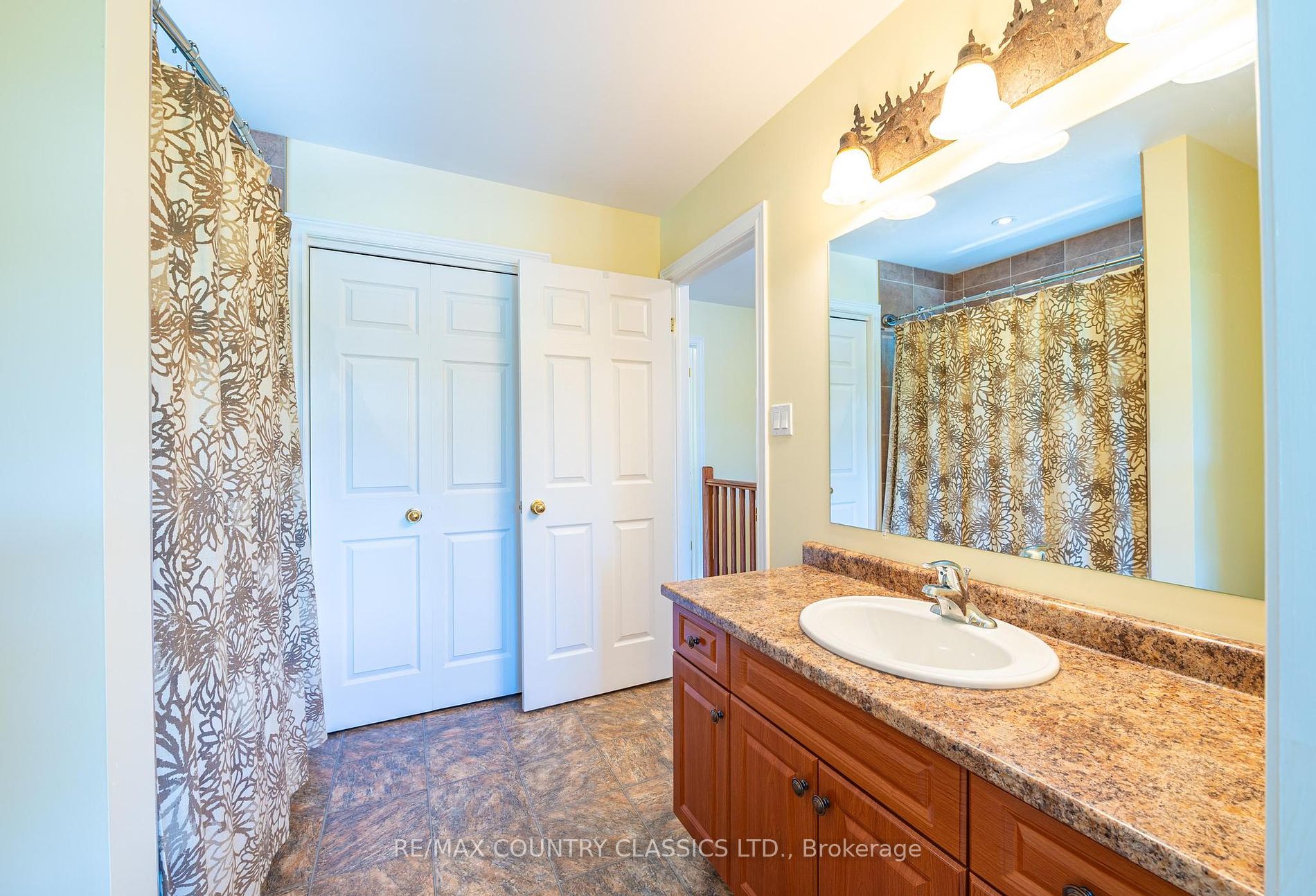 1579 Anstruther Lake Road N, #1